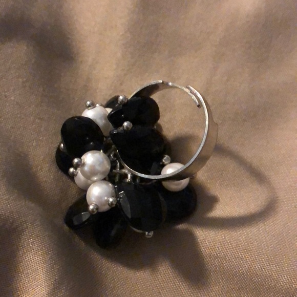 Black and white ring - Picture 2 of 2